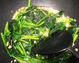 A picture of step 5 of Spinach with goji berry.