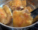 Foto del paso 7 de la receta: Contramuslos de pollo con salsa de tomate casera
