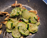 Foto del paso 5 de la receta: Cazuelita de calabacín y champiñones con bechamel gratinada