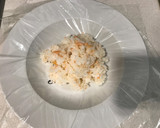 Foto del paso 2 de la receta: Bola de arroz con salmón (Onigiri de salmón)