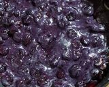 Foto del passaggio 5 della ricetta Torta rovesciata ai mirtilli