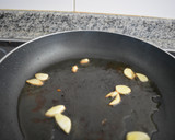 Foto del paso 2 de la receta: Filetes de redondo en salsa