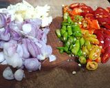 Foto langkah ke 1 dari resep Tumis Omcom Pedas.
