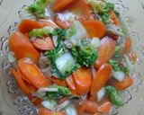 Foto langkah ke 4 dari resep Tumis sawi putih, wortel dan jamur tiram.