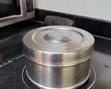 A picture of step 6 of Bhapa Chingri (Pyaaj-Roshun Diye).