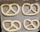 Tej- és tojásmentes sós perec 🥨 recept fázis 5 fotója