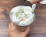 A picture of step 7 of Chocolate milkshake Oreo.