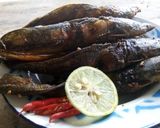Foto langkah ke 5 dari resep Lele goreng bumbu kunyit.
