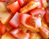 Hình bước làm 1 của món 🌱 Salad Mùa Hè - Cà Chua Xuân Đào Sốt Balsamic