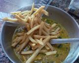Foto del paso 3 de la receta: Tortilla de zapallitos rellenos y papas fritas