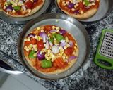 वेज चीज़ पिज़्ज़ा (Veg cheese pizza recipe in Hindi) रेसिपी चरण 1 फोटो