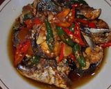 Foto langkah ke 5 dari resep Ikan Kembung Tumis Pedas.