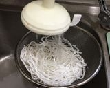 รูปขั้นตอนการทำที่ 5 ของ ก๋วยจั๊บ 2 ซุป