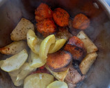 Foto del paso 4 de la receta: Bondiola de cerdo agridulce con papa, boniato, manzana y ciruela