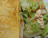 Foto del paso 4 de la receta: Bocata tortilla jamón York, queso con pan chapata y ensalada con soja