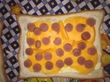 Sándwich de cheddar y salchichas
