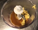 Une image de l'étape 1 de Sauce salade à la moutarde, noix, vinaigre de truffe et fines herbes.