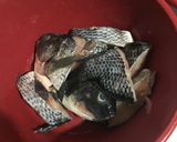 Foto langkah ke 1 dari resep Sup ikan nila campur kentang wortel.