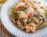 Foto del paso 8 de la receta: Pasta con camarones y flor de calabaza 🍝🦐🧀