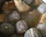 Foto langkah ke 5 dari resep Baso dan Tahu Baso Kuah.