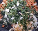 Foto langkah ke 2 dari resep Nasi Goreng Sayur Tanpa Kecap.