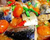 Hình bước làm 2 của món Cá Thu Nhật Kho Cà Chua Bi