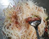 Foto langkah ke 4 dari resep Bihun Goreng Pedas.