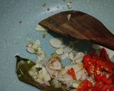 Foto langkah ke 4 dari resep Oseng Kerang Dara.