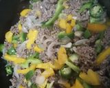 A picture of step 3 of Yellow Capsicum with minced meat.