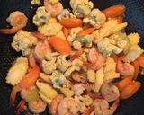 Foto langkah ke 2 dari resep Capcay udang.