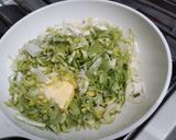 Foto del paso 1 de la receta: Empanaditas de puerro y panceta ahumada en freidora de aire