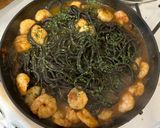 Pas rețetă Spaghetti Negre cu creveti și sos de rosii 5 fotografie