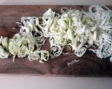 Foto del paso 1 de la receta: Hojas de col con verduras y bechamel gratinada