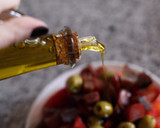 Foto del paso 3 de la receta: Ensalada alicantina de tomate y salazones