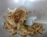 A picture of step 4 of Mushroom Yakhni.