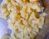 A picture of step 1 of Cheese & paneer stuffed aloo cutlets.
