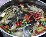 Hình bước làm 4 của món Lẩu gà ớt hiểm