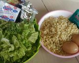 Foto langkah ke 1 dari resep Mie goreng sawi putih praktis.