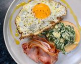 A picture of step 4 of Creamed spinach on toasted English muffins.