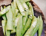 Hình bước làm 1 của món Đậu bắp xào thịt
