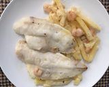 Foto del paso 4 de la receta: Merluza al horno con gambitas y patatas, exprés