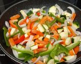 Foto del paso 2 de la receta: Fritada de verduras con butifarra negra y chorizo