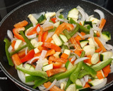 Foto del paso 2 de la receta: Fritada de verduras con butifarra negra y chorizo