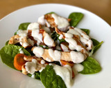 Foto del paso 5 de la receta: Ensalada de espinacas y pollo con salsa de yogur