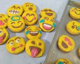 Foto langkah ke 7 dari resep Butter Cookies Emoji 😍😂.
