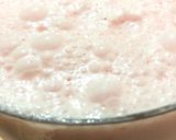 A picture of step 3 of Strawberry cream Shake.