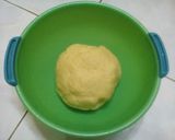 Foto langkah ke 2 dari resep Donat kentang isi blueberry & strawberry.