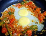 A picture of step 4 of Egg kothu idly.