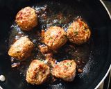 A picture of step 7 of Meatball tomato sauce.