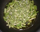 Foto del paso 4 de la receta: Habas con ajos tiernos rehogados